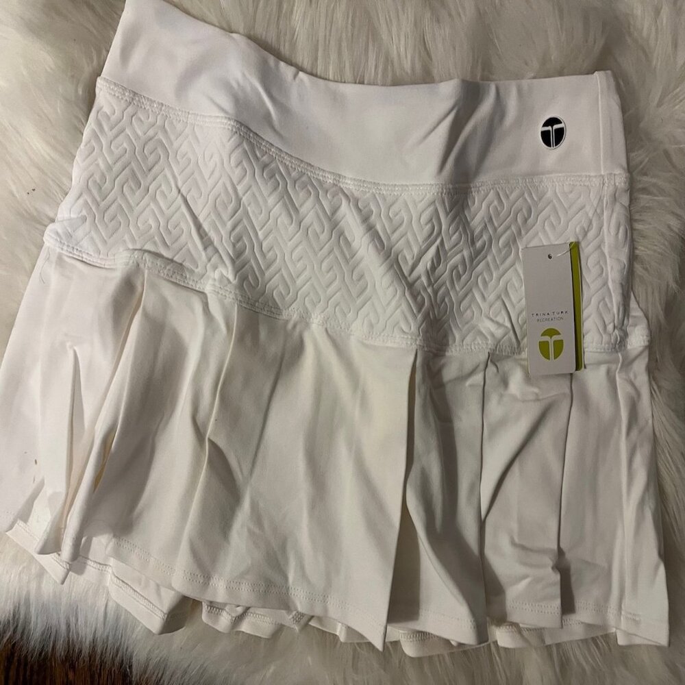 Trina Turk white tennis skirt with interior short XL, NWT